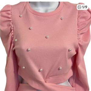 Beautiful light pink long sleeve cut out waist top